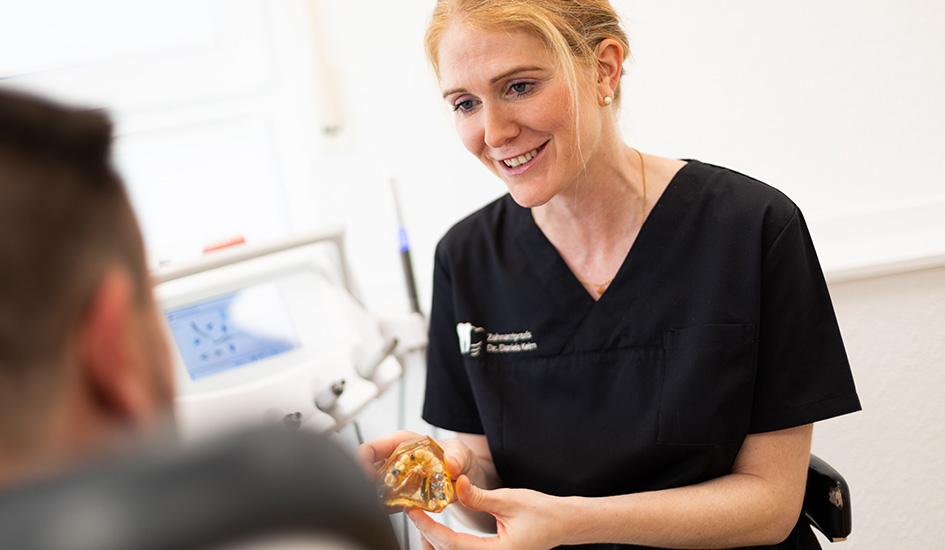 Zahnimplantate in Felsberg – jetzt Termin vereinbaren »